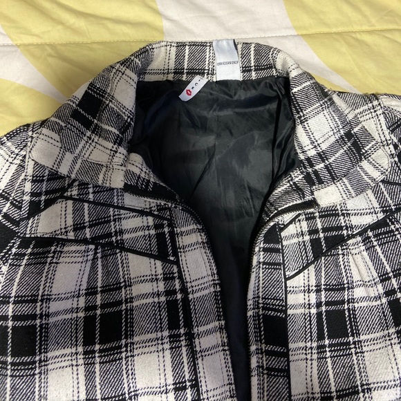 Women’s plaid zip up coat Practically brand new - Picture 3 of 6